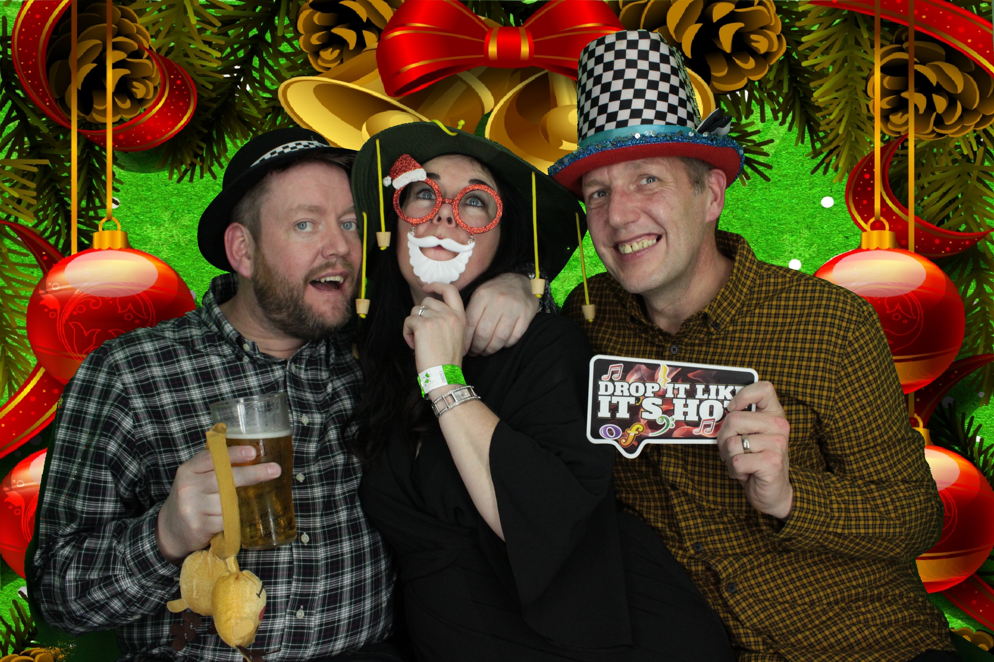 One Line Christmas Party | View more photos from the event at gallery.myphotoboothexperience.co.uk/u/MyPhotoBoothExperienceLtd/One-Line-Christmas-Party